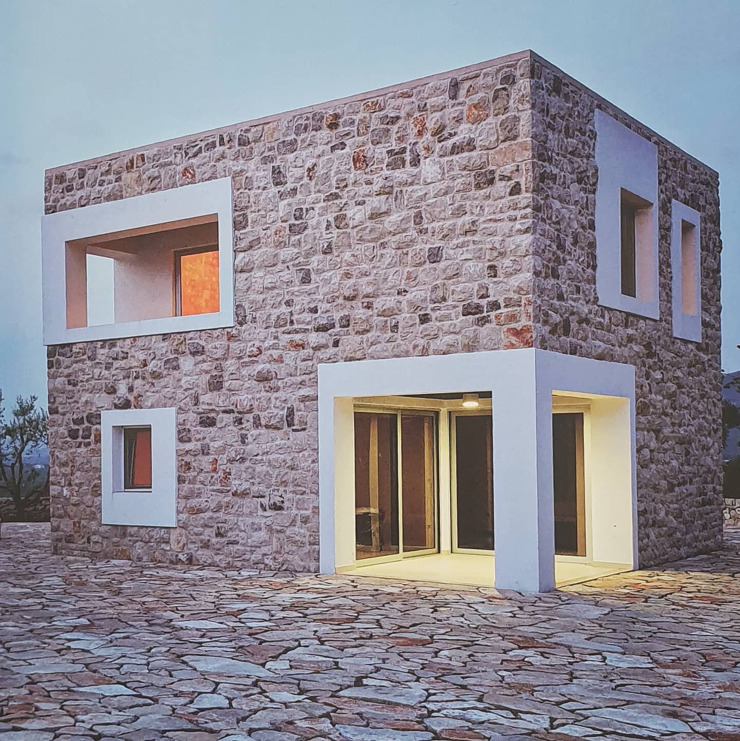 stunning summer country house by tomislav curkovic, zoran zidarić / dva architekta
&bull;
#robertle&scaron; #design #art #photography #nature #stone #light #sandbergfrankfurt #architecture #love #individual #home #njoy #your #living #point