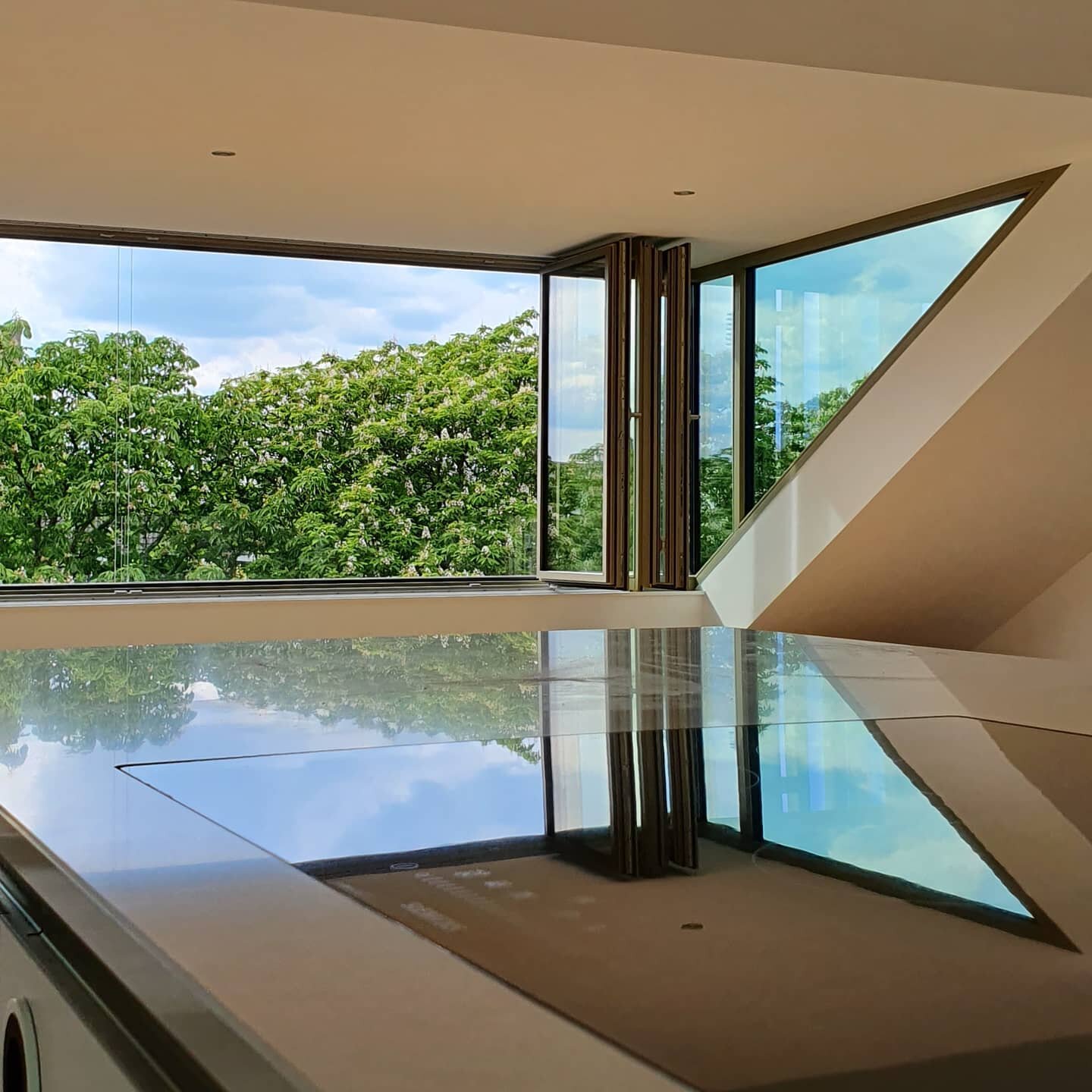 ..weil ein gutes #Bild keine Filter braucht (; 
&bull;
#sandbergfrankfurt #kitchendesign #magic #living #room #view #firstclass #architecture #design #sandbergimmobilien #frankfurtammain #switzerland #made #with #love #yeeesss #2020 #da #ya #khochu #